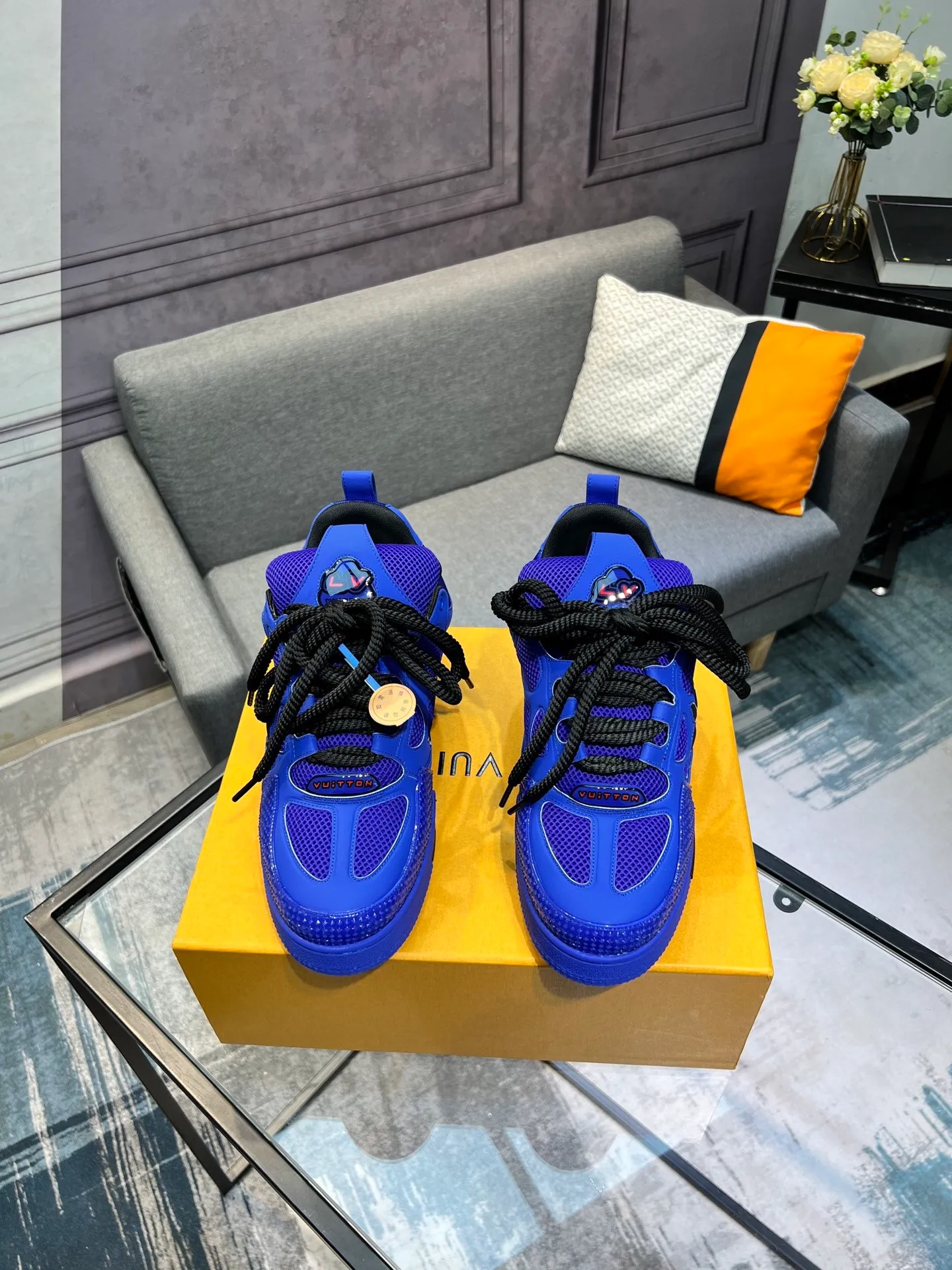 Men's men's shoes💰800 LV top version new style purchasing quality LV~Louis Vuitton LV TRAINER's best-looking sneakers, donkey brand strongly promotes new products, official website limited edition retro basketball sneakers! Both high-top and low-top models spent money to purchase 1:1 accurate reproductions of the originals. The details are invincible and full of sincerity. The imported custom-made original cowhide leather is the same as the original package. The details are 100% restored. The private model customizes the original one-piece TPU outsole. It is different from other brands. Without the original version, this effect cannot be achieved!                Men's and women's models 35-40 39-45 (46 is custom-made and cannot be returned or exchanged)